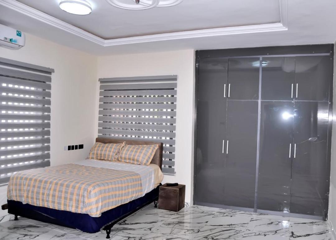 Hotel Queens Place Acra Exterior foto